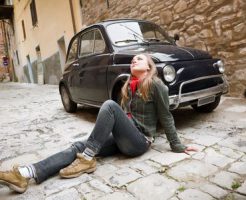 イタリア車と女性